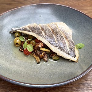 Дорадо с овощами и куриным соусом, Гудини