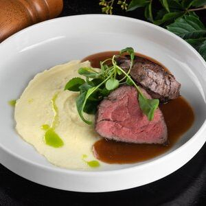 Стейк из говядины с картофельным кремом, Фарадей