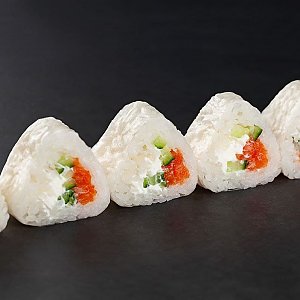 Ролл в рисовой бумаге с лососем и огурцом, SUSHI SHOP
