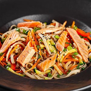 WOK с лососем, SUSHI SHOP