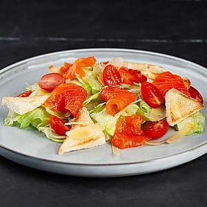 Салат Цезарь с лососем, SUSHI SHOP