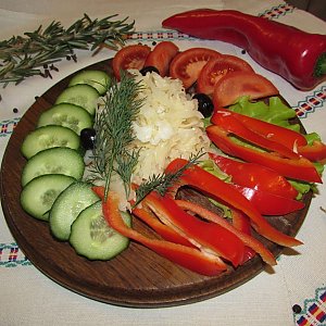 Овощи свежие на доске, Трактир Подкова