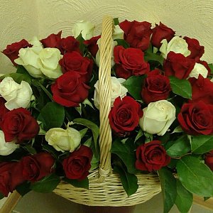 Корзина с розами (51 роза), Цветочная Точка