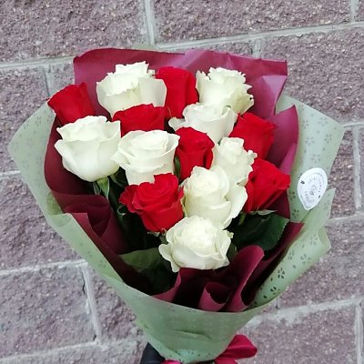 Заказать Букет из 15 роз в оформлении, Lotus Flower
