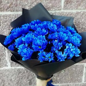 Букет из 51 синей ромашки в оформлении, Lotus Flower