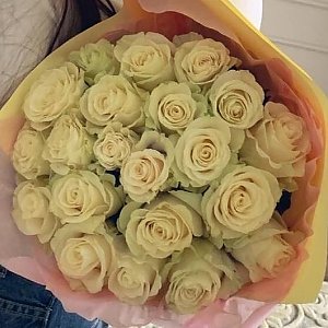 25 белых роз в оформлении, Lotus Flower