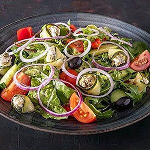Греческий салат с рулетиками из цукини и сливочного крема, CAFE GARAGE - Гродно