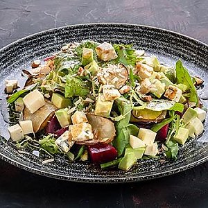 Овощной салат с грушей и сыром Дор Блю, CAFE GARAGE - Гродно