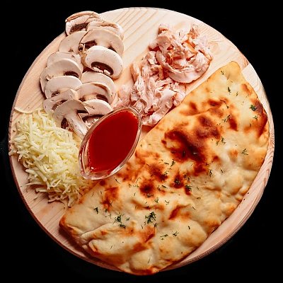 Заказать Пицца Кальцоне с грибами, сыром и копченой курицей, Ели Балдели