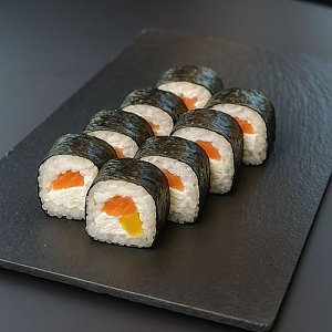 Ролл с такуаном и лососем, Ели Балдели