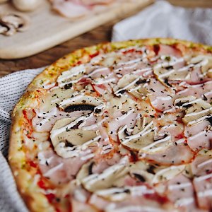 Пицца "Бекон и грибы" 24см, Pizzburg