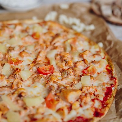 Заказать Пицца "Курица с ананасом" 32см, Pizzburg