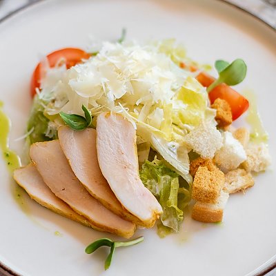 Заказать Салат Цезарь с куриной грудкой, Золотой Телёнок