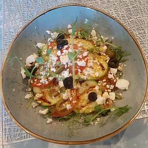 Салат с цукини, сыром Фета и томатом, Этна