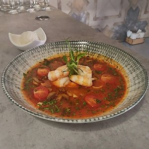 Том Ям с морепродуктами, Этна