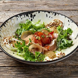 Теплый салат с глазированной морковью, мягким сметанным сыром и вяленой свининой, Литвины - Минск