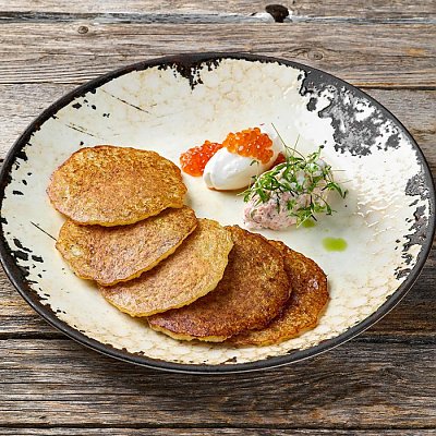 Заказать Драники с красной икрой, подвесной сметаной и рийетом из лосося, Литвины - Минск