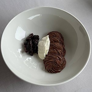Шоколадный мусс, маскарпоне и чернослив в хересе, Прованс