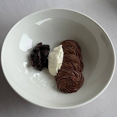 Заказать Шоколадный мусс, маскарпоне и чернослив в хересе, Прованс