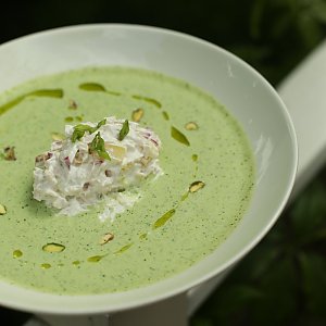 Йогуртовый суп с мятой, индейкой и фисташками, Прованс