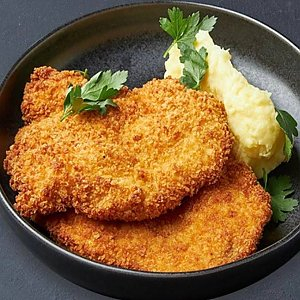 Золотистый шницель из куриного филе со сливочным соусом, Каролин