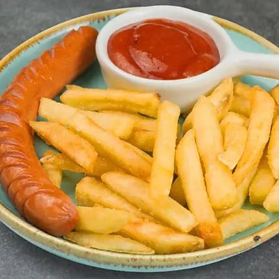 Заказать Жареная сосисочка с картофелем фри, Каролин