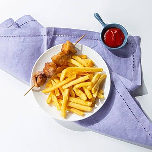 Куриный шашлычок с картофелем фри, Каролин