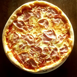 Пицца Прошутто, Borgo Italia