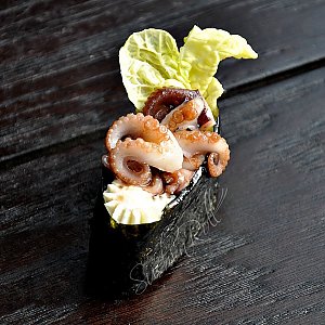 Гункан с осьминогом, Sushi n Roll