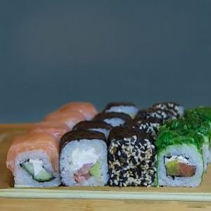 Сет Акинава, Sushi 4U