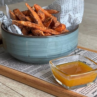 Заказать Запеченный батат с сыром Пармезан и медово-горчичным соусом, FRESCO