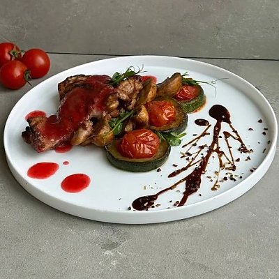 Заказать Куриное бедро с клюквенным соусе, FRESCO