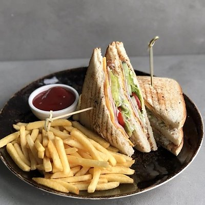 Заказать Клаб-сэндвич с ветчиной, FRESCO