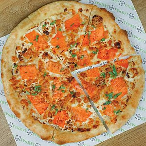 Пицца с лососем и сырным кремом, Кафе Кунжут