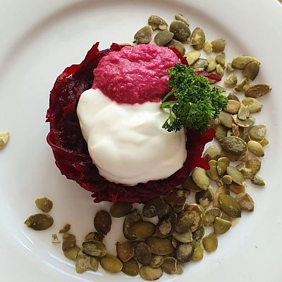 Заказать Салат из свеклы с тыквенными семечками, Кафе Паланэз
