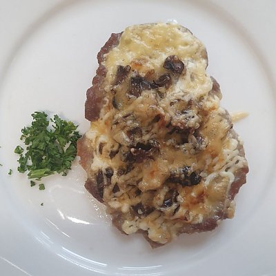 Заказать Свинина, запеченная с грибами, Кафе Паланэз