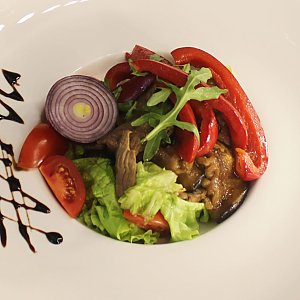 Теплый салат с говядиной, Кафе Закольцово-Люкс