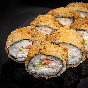 Жареный ролл с лососем, YoYo Sushi