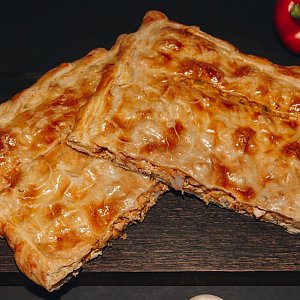 Пирог слоеный с курицей и сыром, Vилки и Lожки