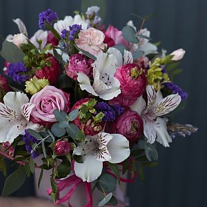 Букет в коробке Нежность, Sadovskaya Flowers