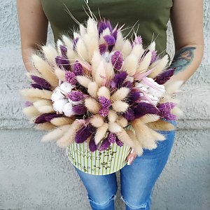 Коробка с сухоцветами в фиолетовых оттенках, Кактус
