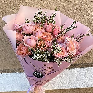 Букет из пионовидных кустовых роз Восторг, Кактус