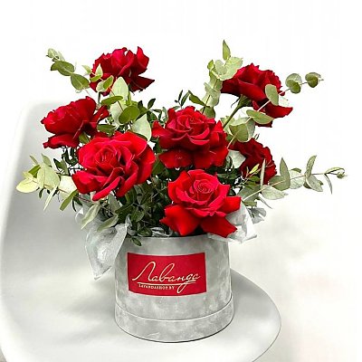 Заказать Коробка с кружевными красными розами, Лаванда - Бобруйск