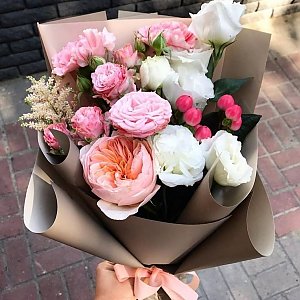 Сборный букет из кустовых роз, гвоздик и эустом , ФЛОРА