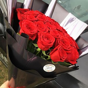Букет 25 роз в космической упаковке, FRESH FLOWERS