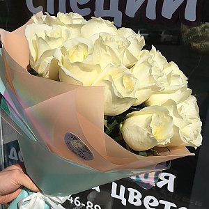 Букет из 25 сортовых роз в дизайнерской упаковке, FRESH FLOWERS