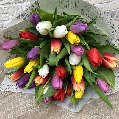 Заказать Букет из 35 тюльпанов Классика, FRESH FLOWERS
