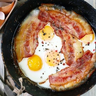 Заказать Яичница с грудинкой и помидором свежим, Кафе Трактир