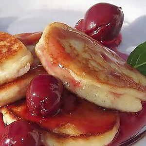 Оладьи Пышные с джемом и сметаной, Кафе Трактир