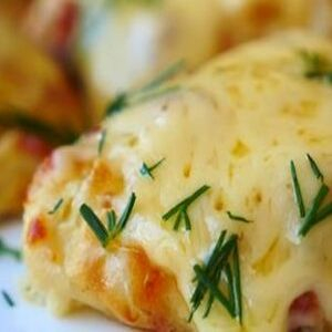 Филе куриное с помидором и сыром, картофель молодой отварной с маслом и укропом и салат из свежей капусты, Кафе Трактир